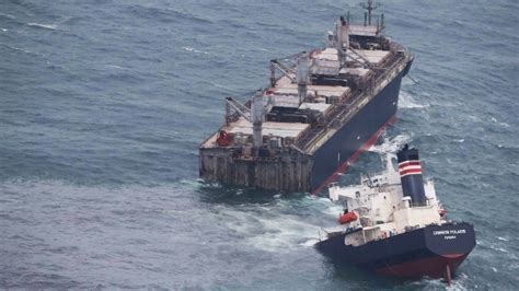 200米长货船在日本近海断成两半 21人全部获救有中国籍船员_凤凰网