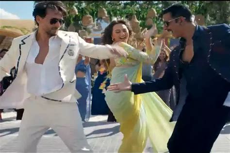 Mast Malang Jhoom Song