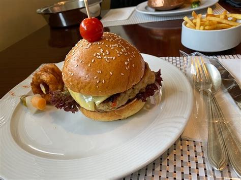 LE CAFE DE PARIS LE MERIDIEN ALKHOBAR, Al Khobar - Menu, Prices ...