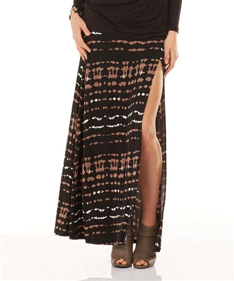 tan skirt outfit ideas