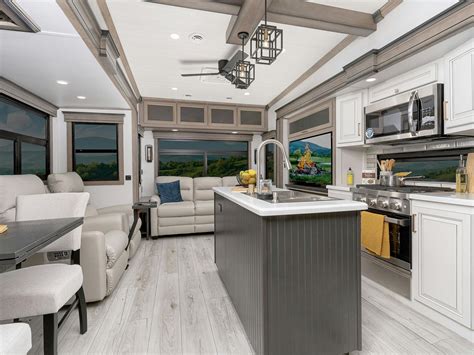 Montana Luxury Fifth Wheels - Model 3532SP Floorplan - Keystone RV