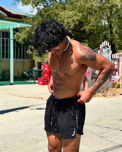 ethan puyaoan (@ethanpuyaoan) • Instagram photos and videos