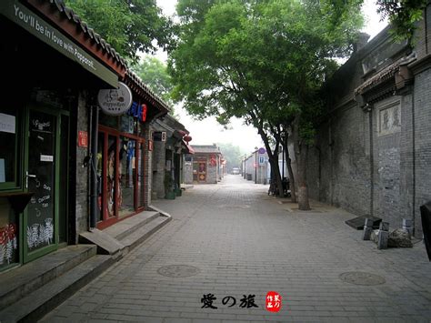 【携程攻略】北京南锣鼓巷景点,交通非常方便，地铁南锣鼓巷站出站即到。老北京胡同儿和四合院的建筑…