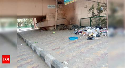 Footpath is trash corner - Times of India