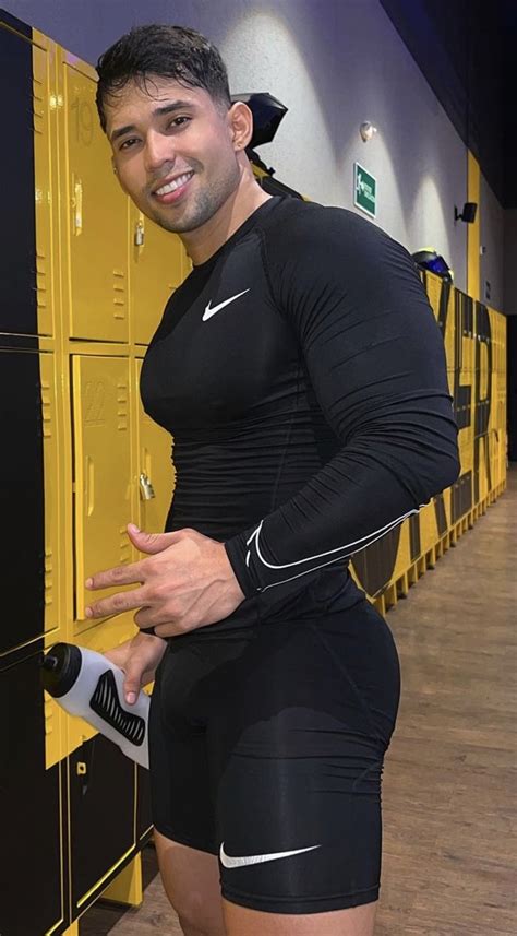 Confident men in spandex / lycra training gear. Since 2011. All pics ...