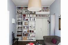 libreria con porta scorrevole librerie a ponte a tutta parete e altre soluzioni libreria con porta scorrevole librerie a ponte a tutta parete e altre soluzioni