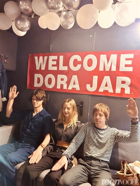 Dora Jar on Touring With Gracie Abrams, Gratitude After Fan Petition ...