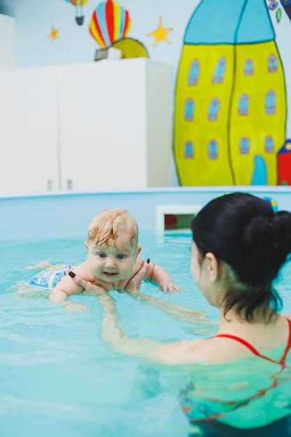 Baby Girl Swimming 的图像结果