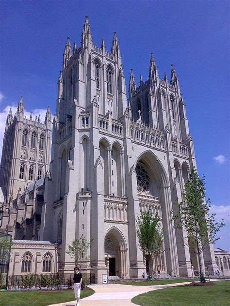 Il gargoyle a forma di Darth Vader sulla cattedrale di Washington
