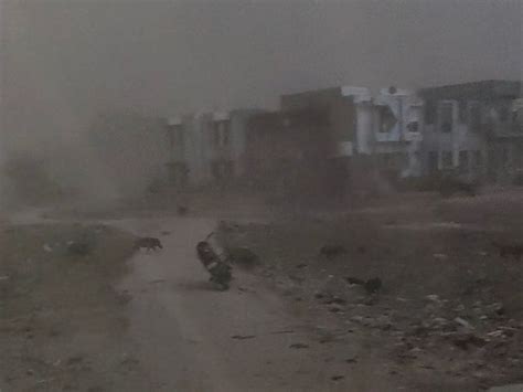 Hoardings blown away by storm in Godhra, vehicles damaged; Mango crop ...