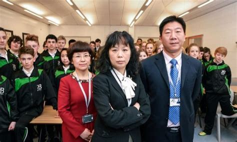 BBC纪录片《我们的孩子足够坚强吗？——中式学校》中的杭外老师最欣赏他们对学生自信心的保护-浙江新闻-浙江在线