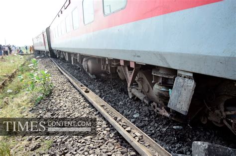 Train accident News Photo Bangalore-Kamakhya AC Superfa...