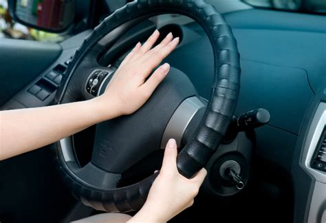 ¿Cómo reparar el volante del coche? - Audioledcar BLOG