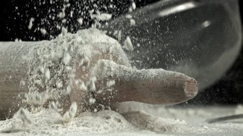 Dude Perfect Exploding Flour 的图像结果