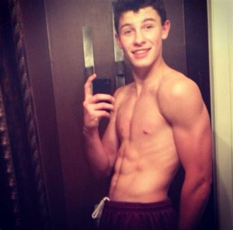 Shawn Mendes weight, height and age. We know it all!