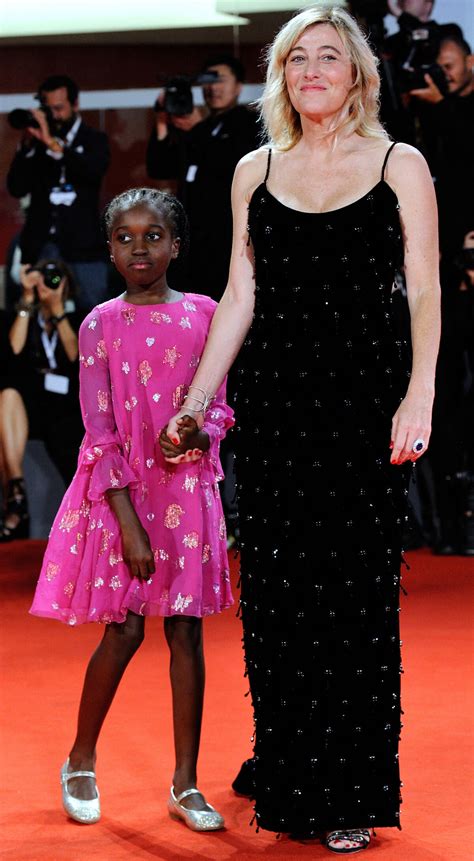 Photo : Céline Oumy Garrel et Valeria Bruni Tedeschi assistant à la ...