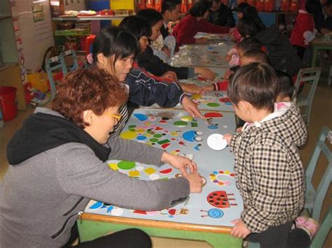 幼儿园建立家园共育机制的3个途径-2015幼儿园园服定做|牧童园服