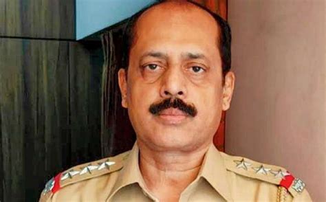 Chandiwal Commission: Vaze a 'high performing and obedient officer ...