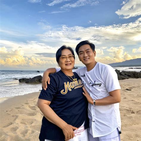 Love in the Sun: A Beachside Moment