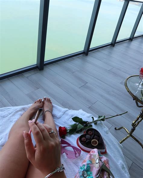 Ara Queen Bae's feet