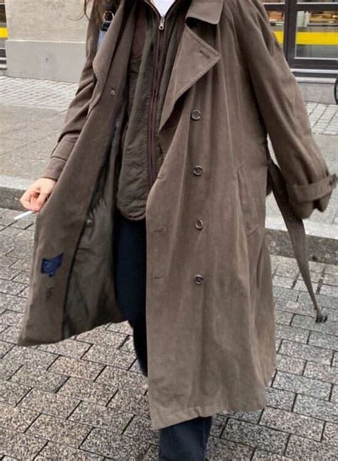 This 2000’s Rom-Com Brit Is The Ultimate Muse For Winter Fashion ...