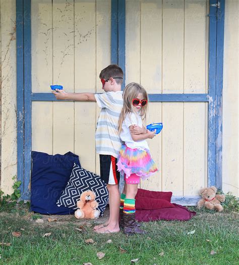 Parents and Kids Playing 的图像结果