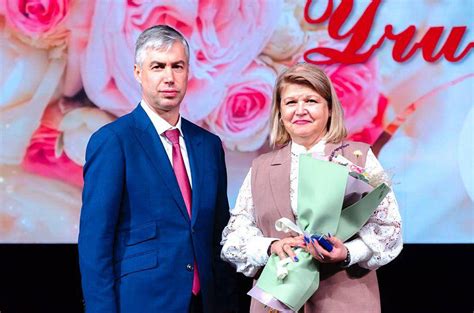Алексей Логвиненко наградил лучших работников сферы образования