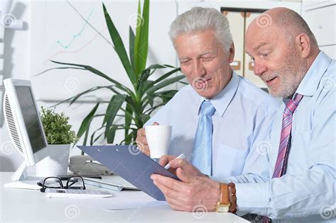 Old Business People 的图像结果