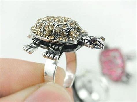 कछुए की अंगूठी के फायदे जानकर हो जाएंगे हैरान - benefits of turtle ring