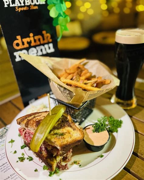 Play Book Sports Bar (@playbookchicago) • Instagram photos and videos