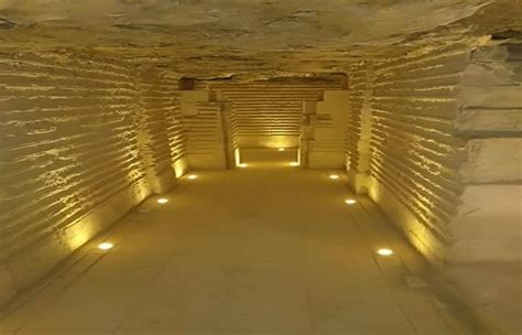 Inside a Step Pyramids 的图像结果