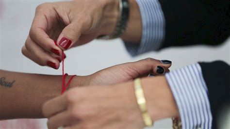 Red String Meaning 的图像结果