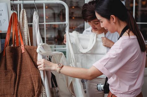 How To Make A Career in Fashion Business Management?