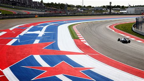 Lewis Hamilton is Heading for His Sixth Consecutive Win | GQ India