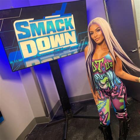 Zelina Vega : r/WrestleCuties