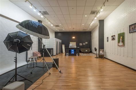 Upscale Private Minimalistic Canvas Backdrop Fine Art Photo Studio in ...