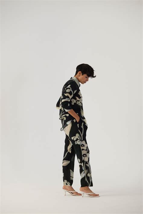 Chicory Black Crepe Coord Set – Shuffling Suitcases