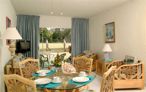 PLUM TREE CLUB (Worthing) - Hotel Reviews, Photos, Rate Comparison ...