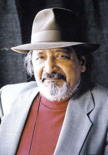 7 Classiest Indian Male Authors