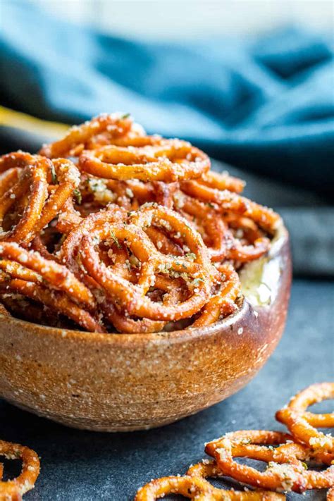 Easy Garlic Parmesan Pretzels - Erhardts Eat