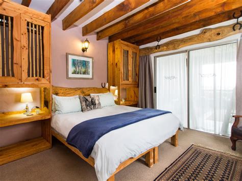 Double Rooms - T'Niqua Stable Inn