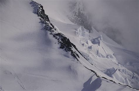 The origin of the enormous mountain range buried under the ice of ...