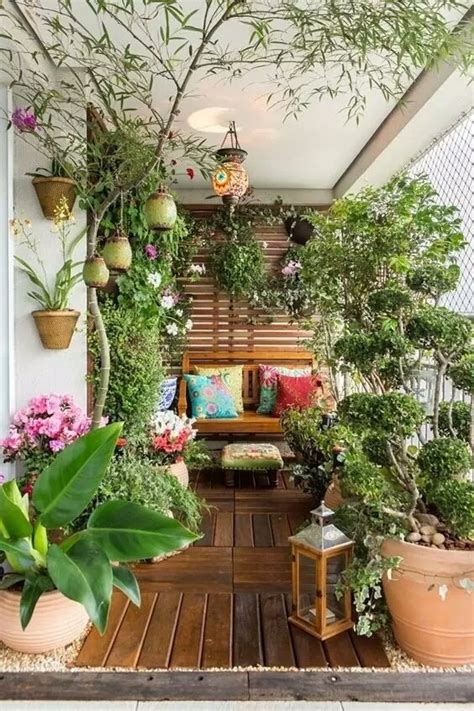 实木地板和花架、绿植、休闲椅……阳台的多种风情～_装修达人_装修头条_齐家网