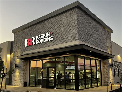 'To die for': New mayor-approved bagel shop opens in Downtown Fresno ...