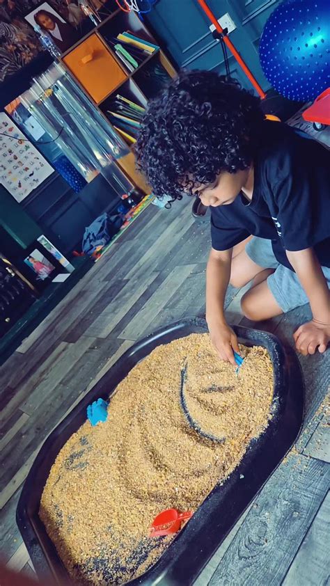 Esha Mae (@eshamae1) - Urlebird