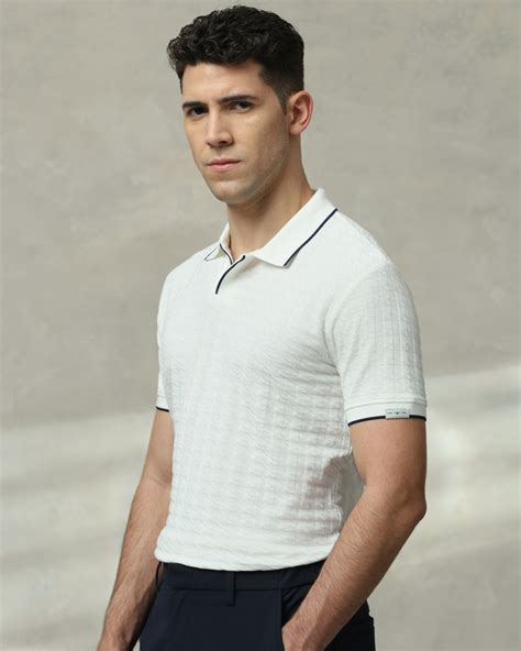 Buy White Textured Plain Slim Fit T-shirt Online at Muftijeans