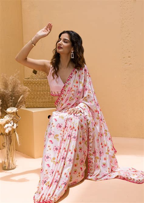 Buy Baby Pink Floral Printed Crepe Saree - Koskii