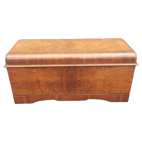 Lane Furniture Waterfall Art Deco Flame Mahogany Cedar Blanket Chest at ...