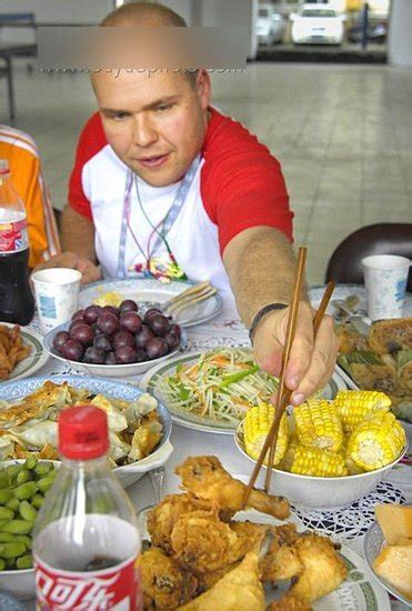 西方人如何看待会用筷子吃饭的外国人？老外回答亮了_食物