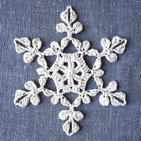 Crochet Thread Snowflake Pattern 的图像结果